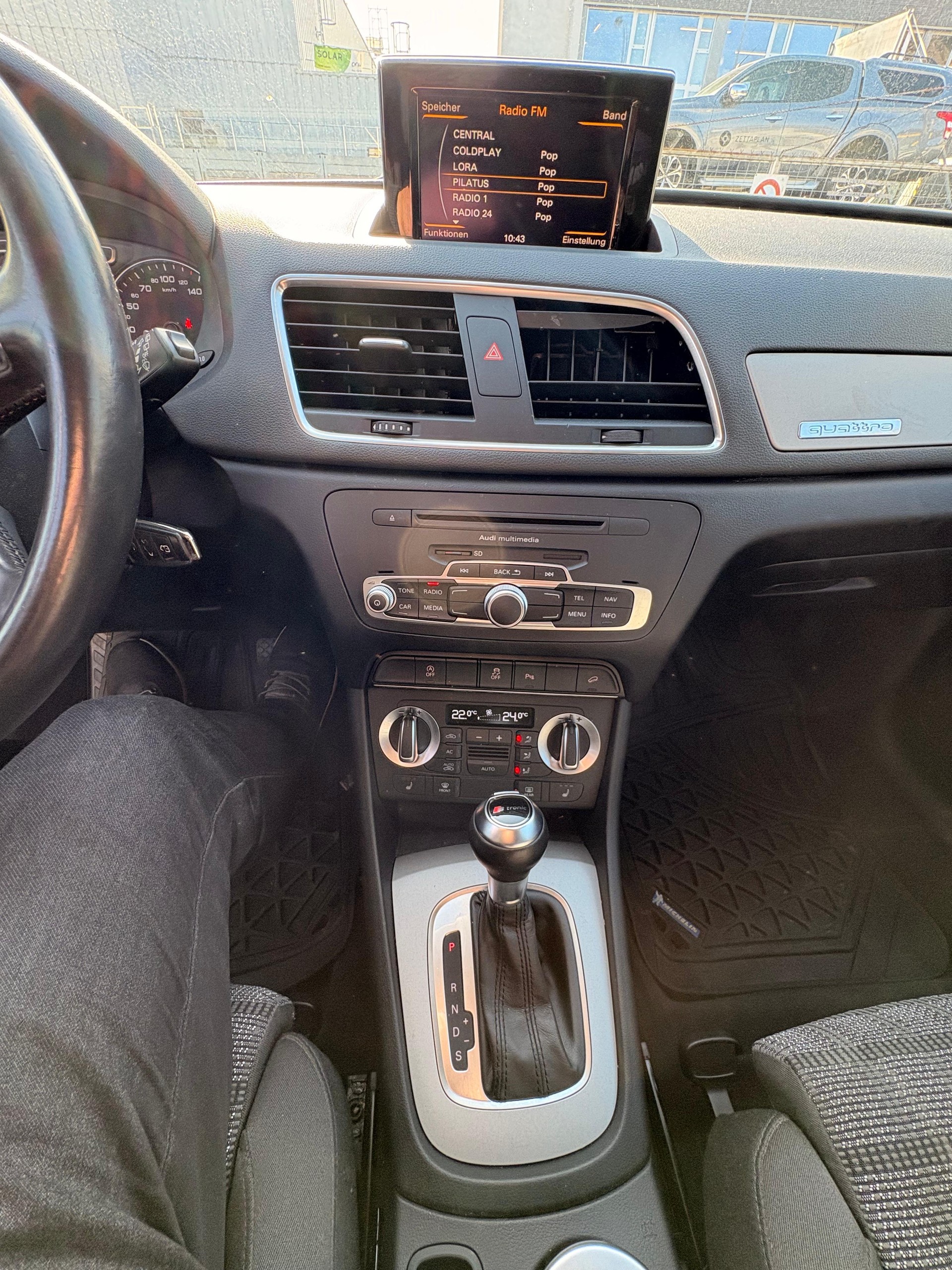 AUDI Q3 2.0 TDI quattro S-tronic-image-6