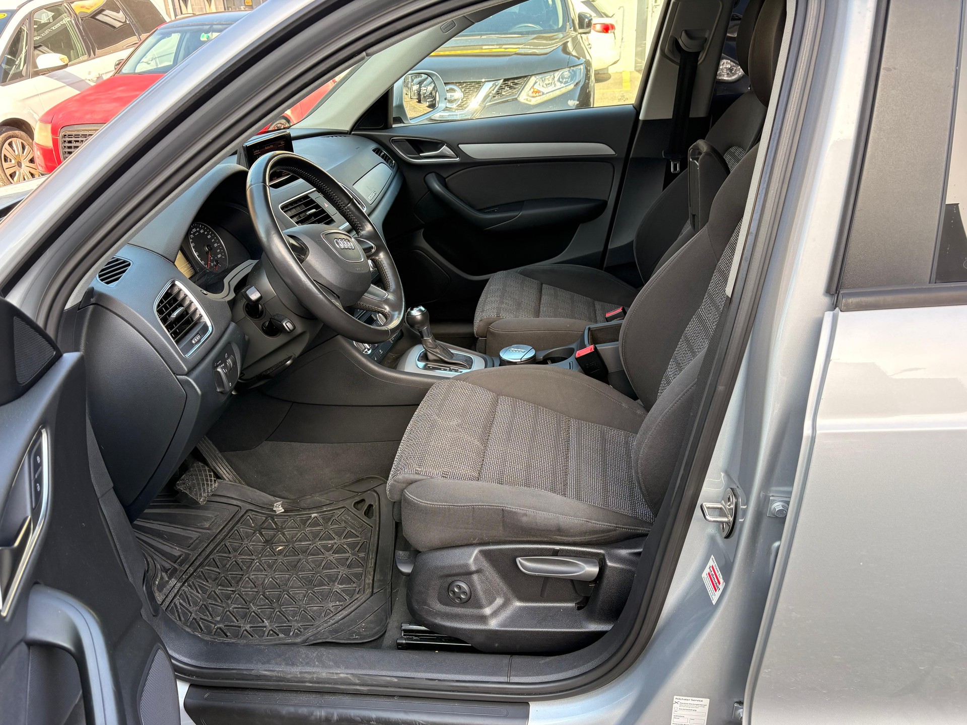 AUDI Q3 2.0 TDI quattro S-tronic-image-5