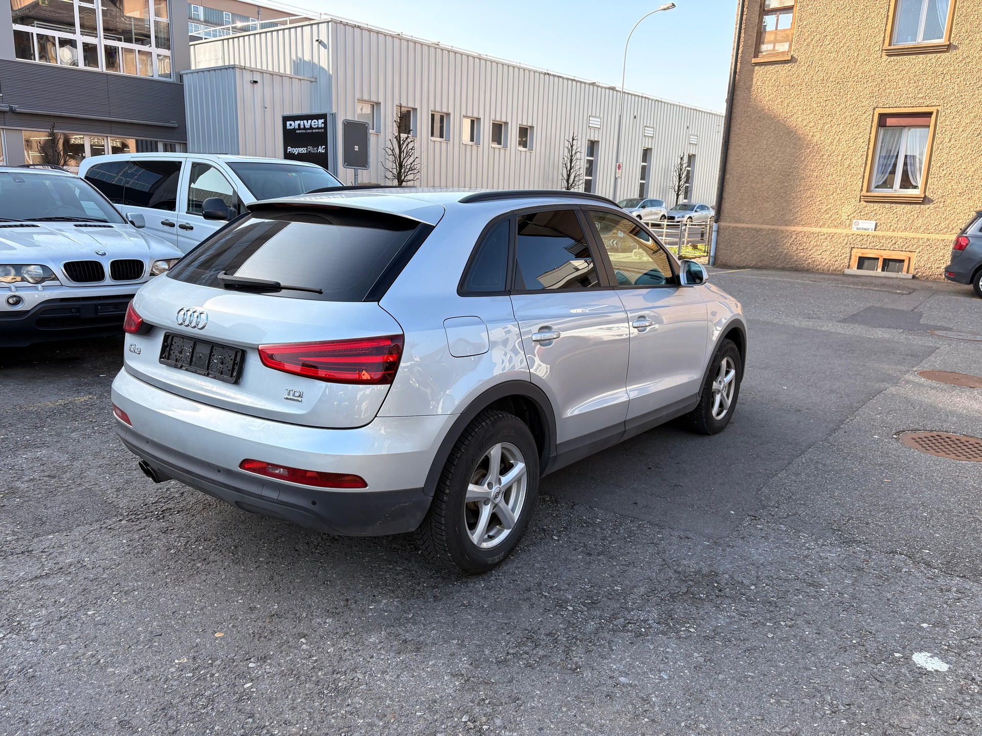 AUDI Q3 2.0 TDI quattro S-tronic-image-3