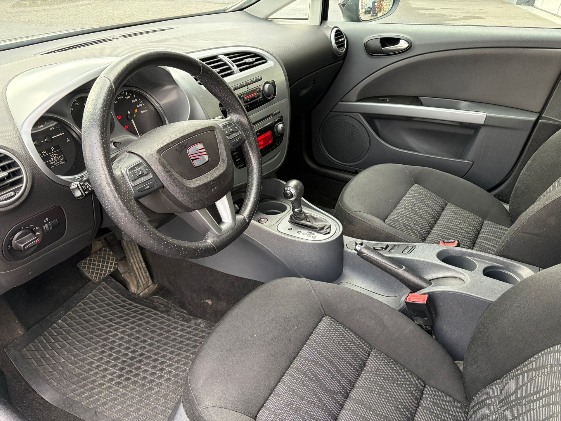 SEAT Leon 1.8 TSI Style DSG-image-7