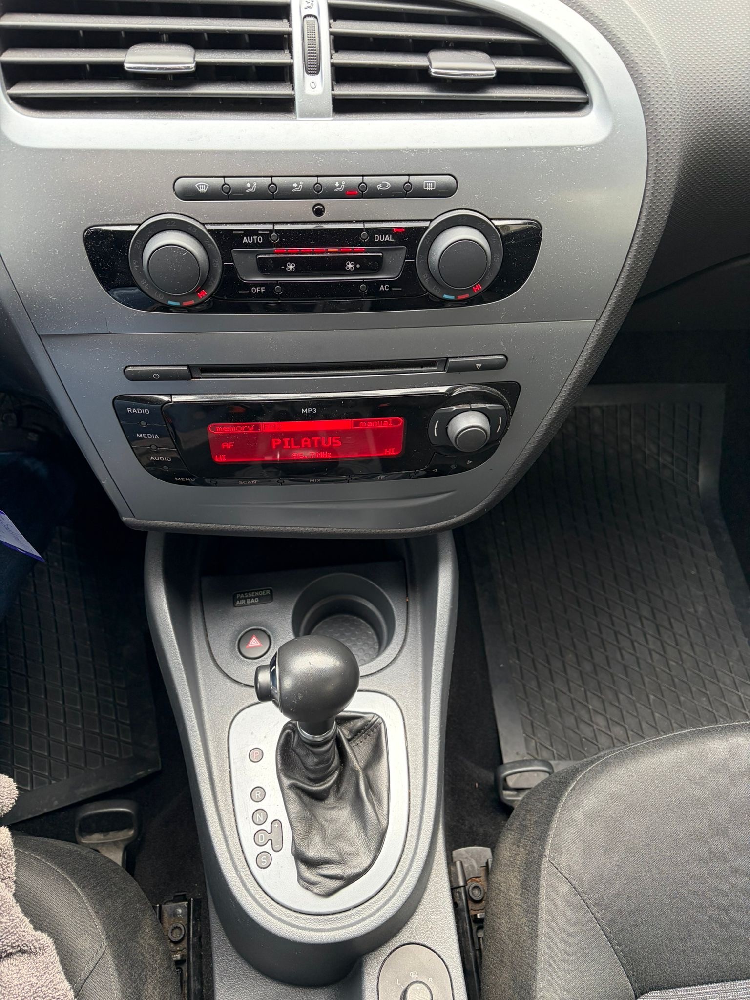 SEAT Leon 1.8 TSI Style DSG-image-10