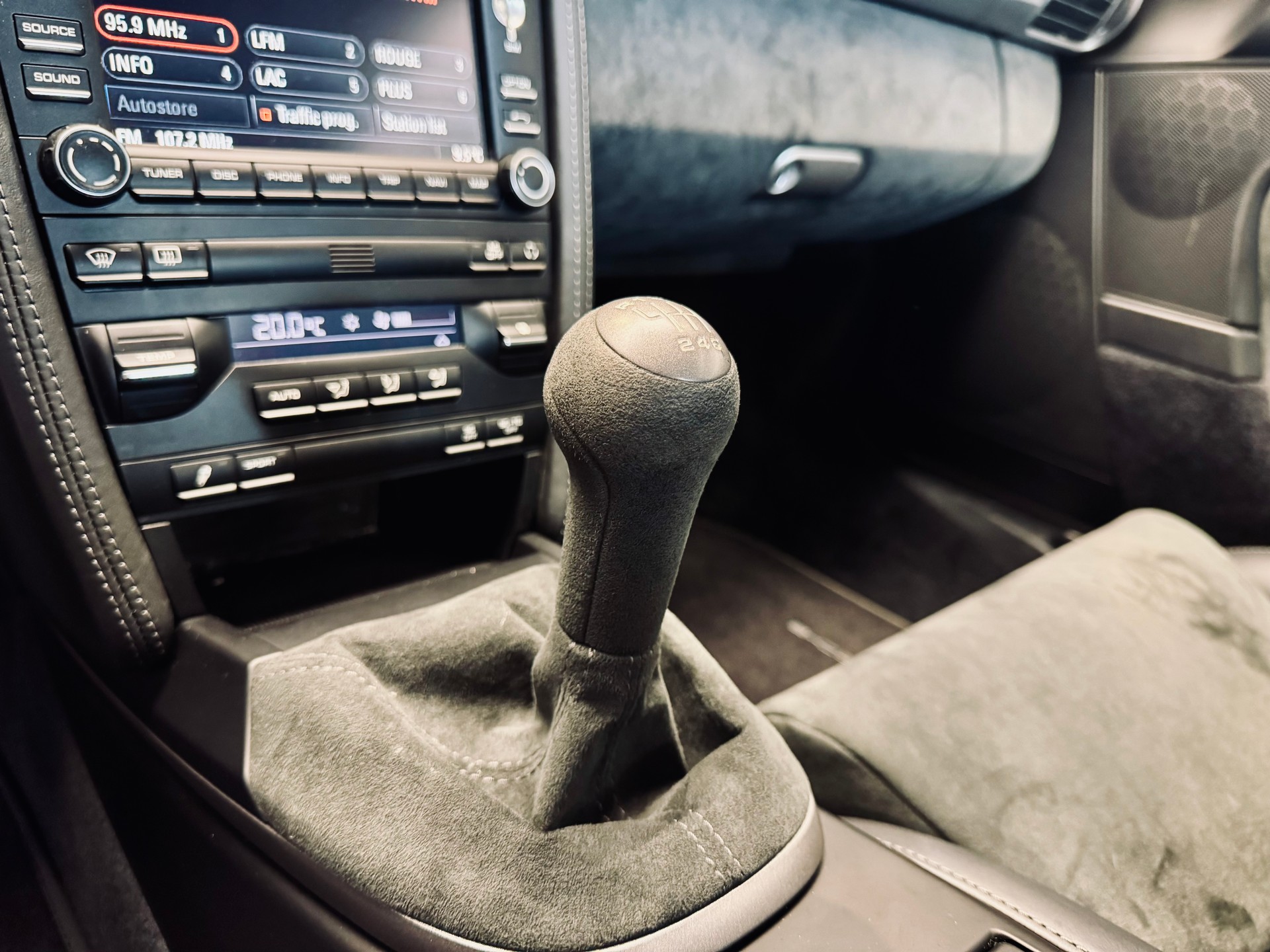 PORSCHE 911 GT3-image-15