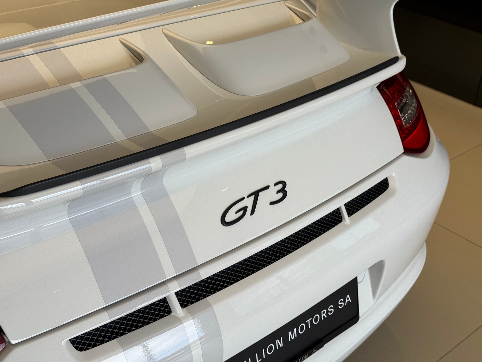 PORSCHE 911 GT3-image-11