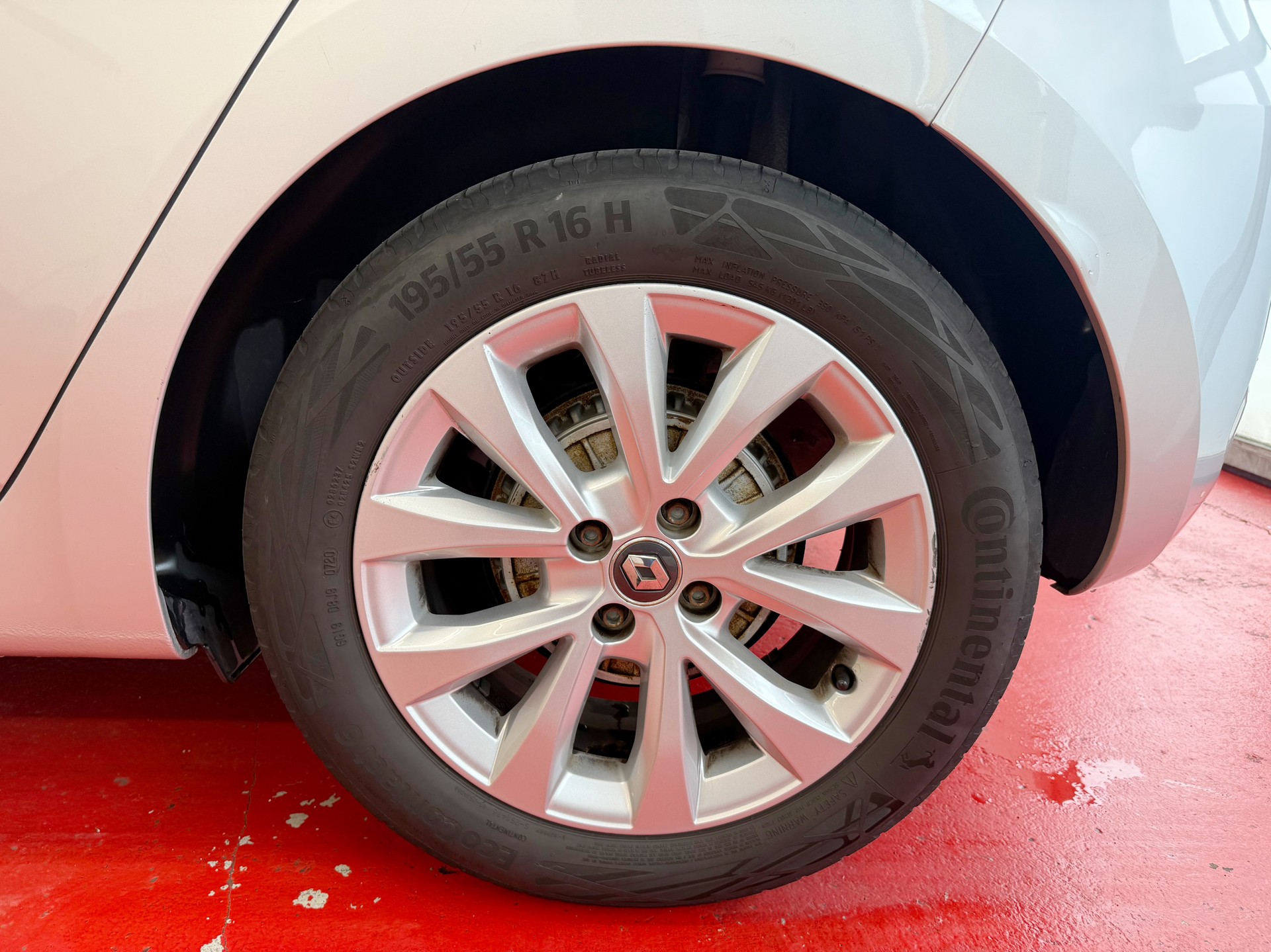 RENAULT Clio 1.3 Intens EDC-image-10