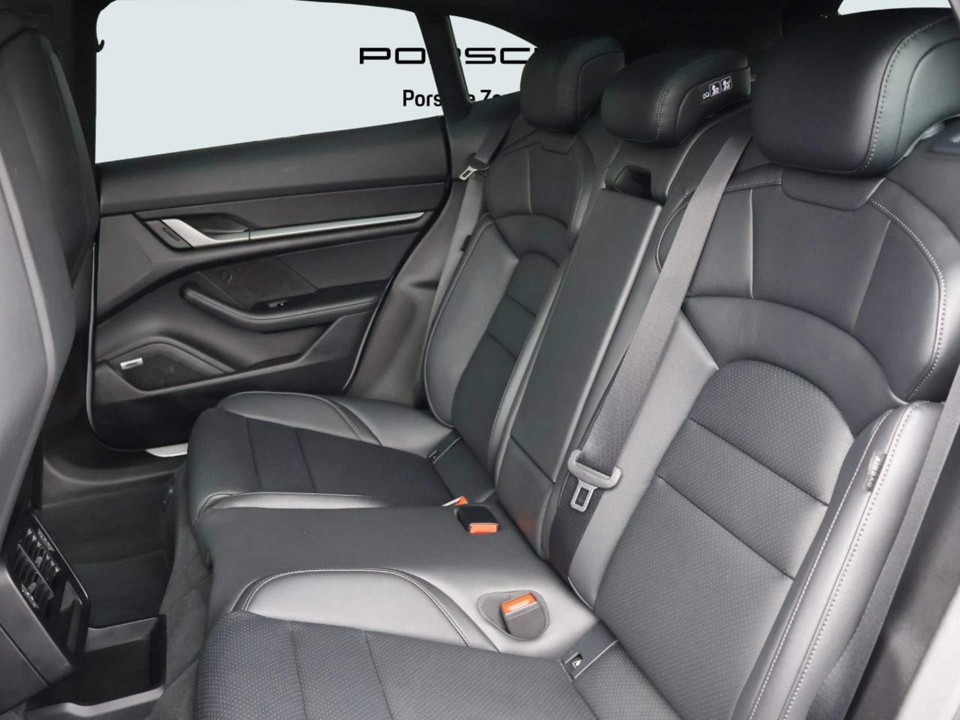 PORSCHE Taycan 4 Cross Turismo-image-13