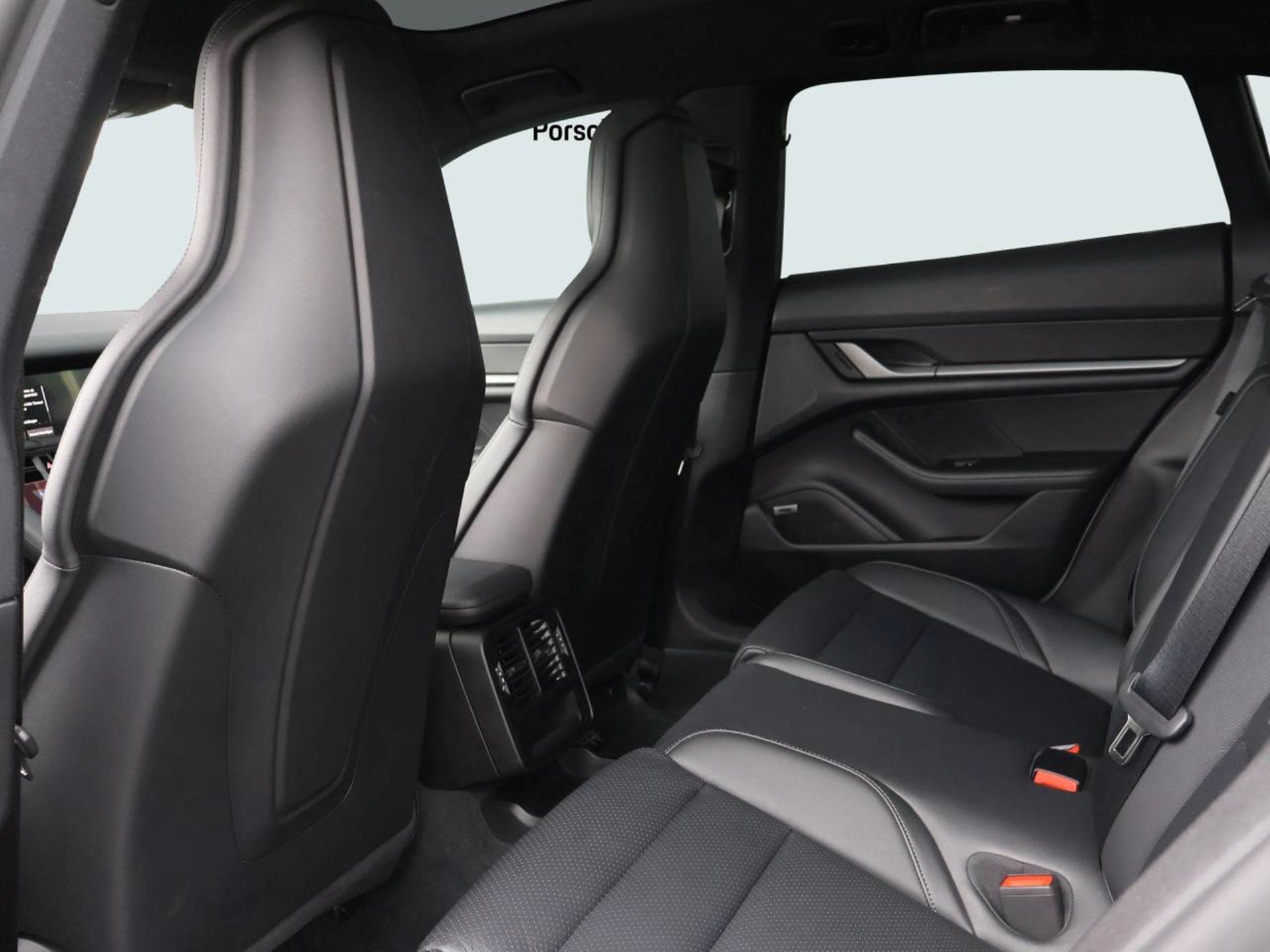 PORSCHE Taycan 4 Cross Turismo-image-15