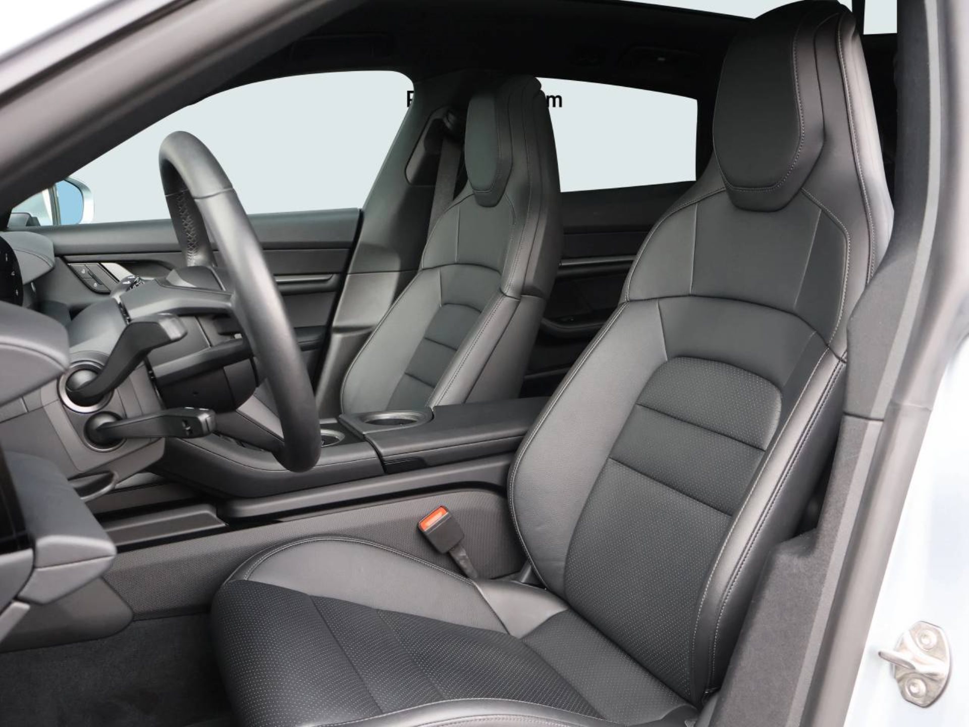 PORSCHE Taycan 4 Cross Turismo-image-4