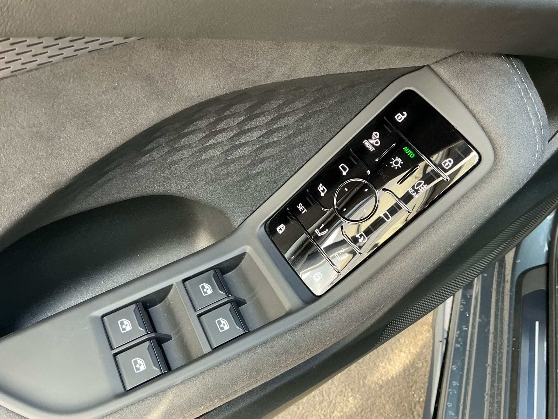 AUDI S5 Avant TFSI QUATTRO 368 PS *** PANORAMAGLASDACH & ANHÄNGEKUPPLUNG ***-image-28