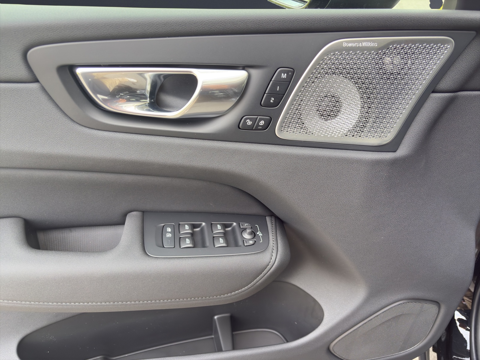 VOLVO XC60 T6 eAWD PluginHybrid Black Edition Geartronic-image-11