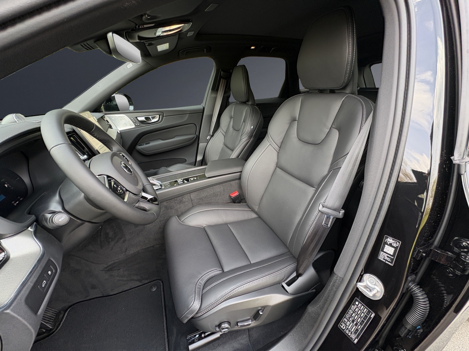 VOLVO XC60 T6 eAWD PluginHybrid Black Edition Geartronic-image-5