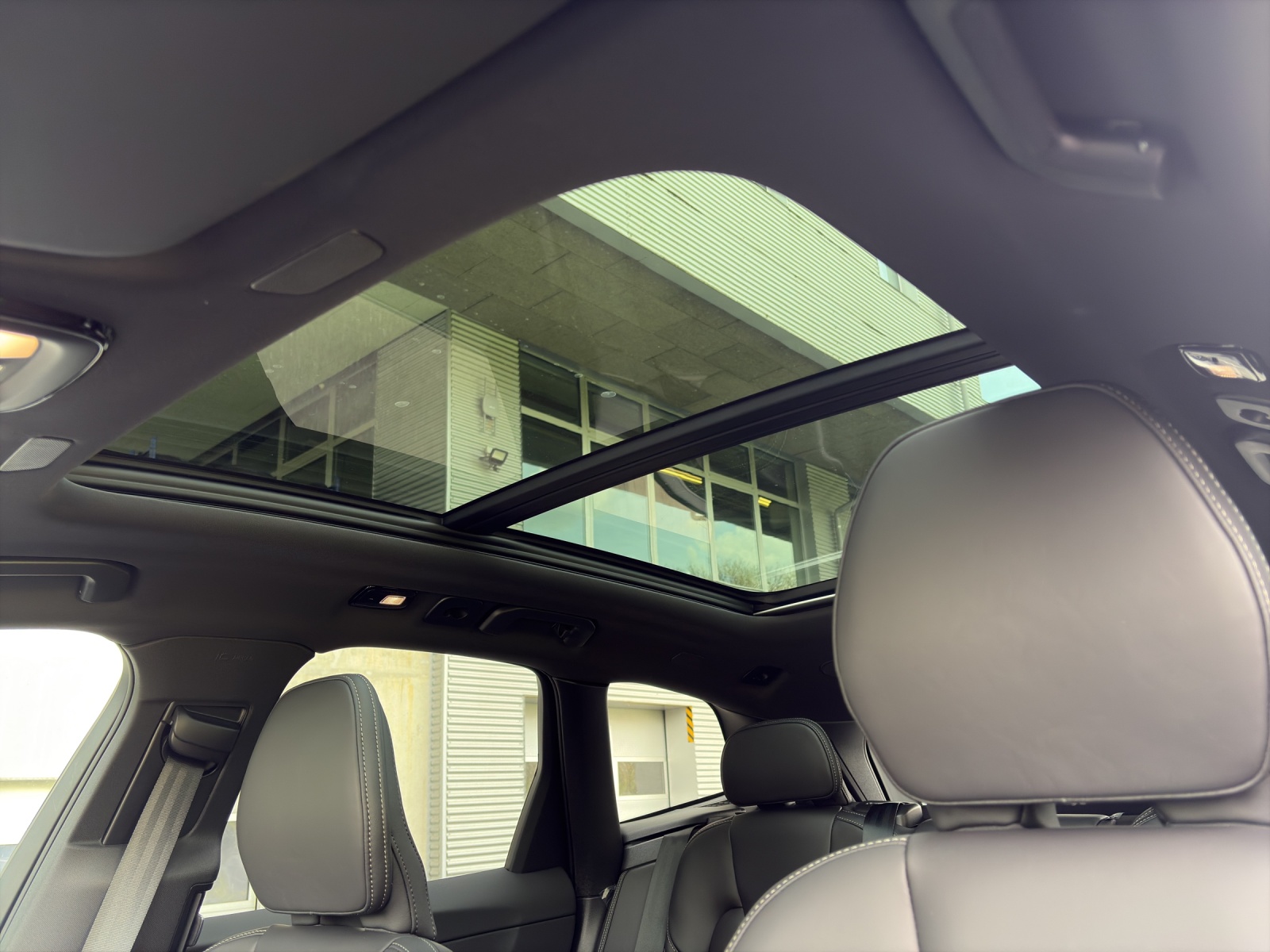 VOLVO XC60 T6 eAWD PluginHybrid Black Edition Geartronic-image-15