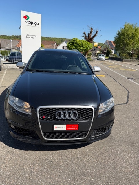 AUDI RS4 Avant 4.2 V8 quattro-image-2