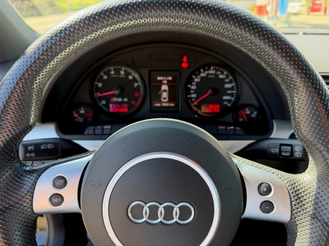 AUDI RS4 Avant 4.2 V8 quattro-image-8