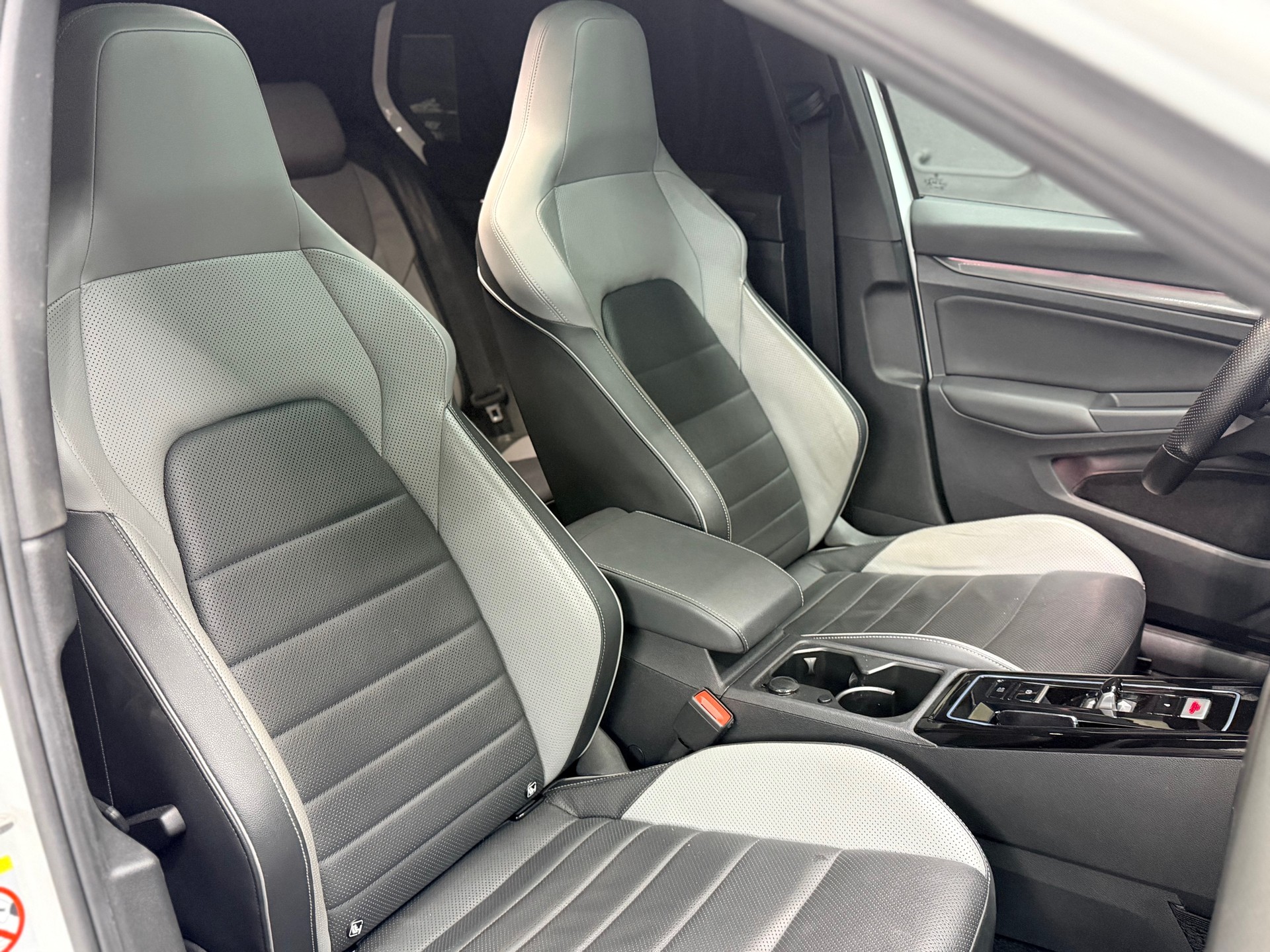 VW Golf 2.0 TDI GTD DSG-image-8