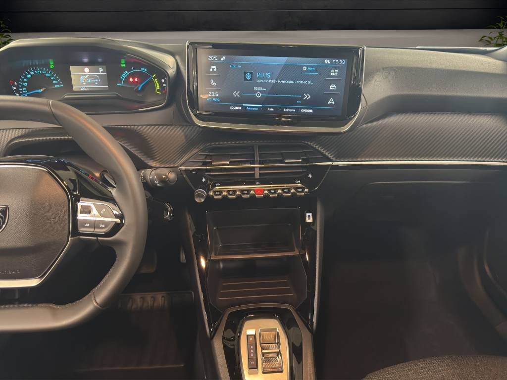 PEUGEOT 2008 1.2 145 MHEV Style-image-7