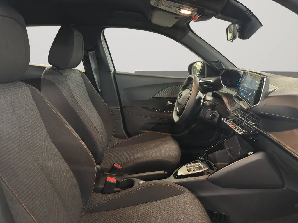 PEUGEOT 2008 1.2 145 MHEV Style-image-11