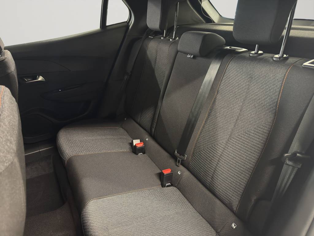 PEUGEOT 2008 1.2 145 MHEV Style-image-9