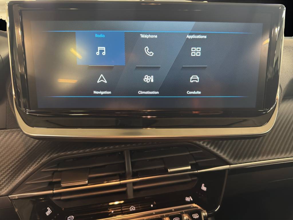 PEUGEOT 2008 1.2 145 MHEV Style-image-14