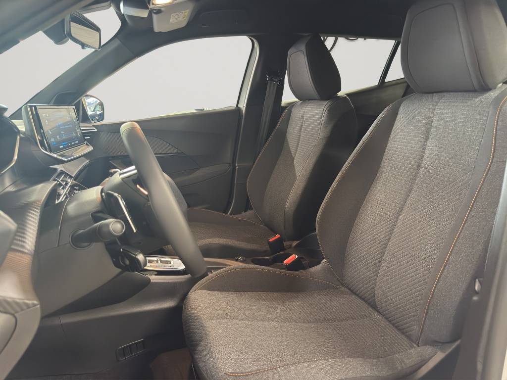PEUGEOT 2008 1.2 145 MHEV Style-image-8
