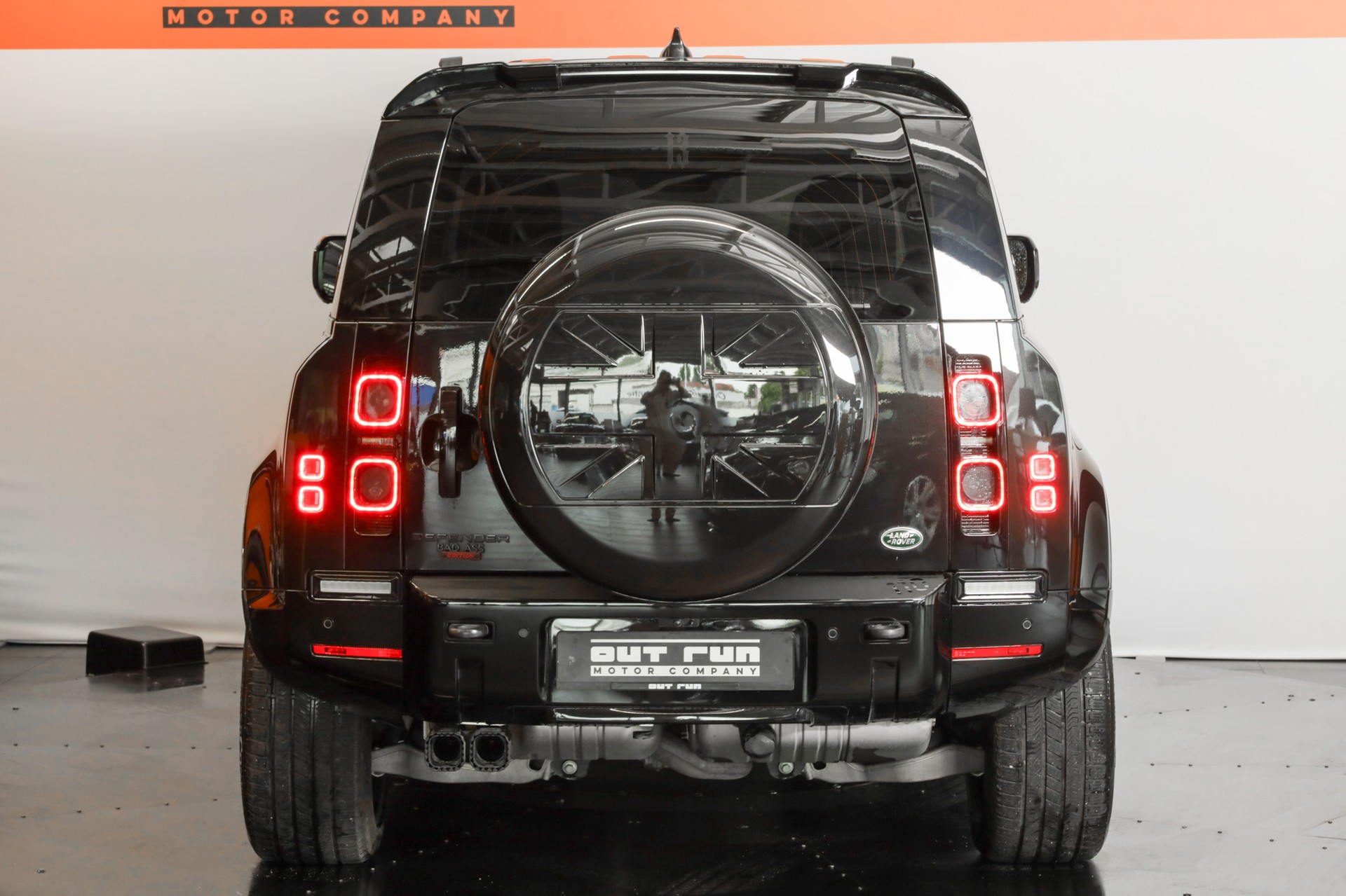 LAND ROVER Defender 110 3.0 D I6 250 X-Dynamic SE AWD AT8-image-4