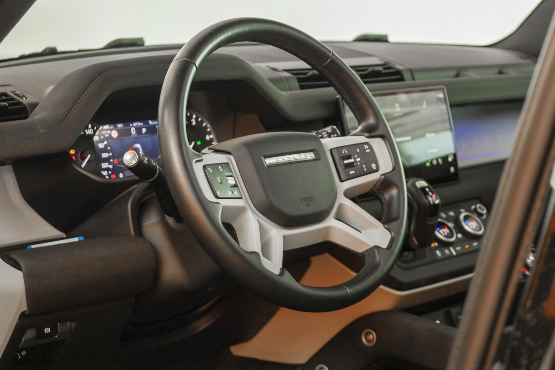 LAND ROVER Defender 110 3.0 D I6 250 X-Dynamic SE AWD AT8-image-6