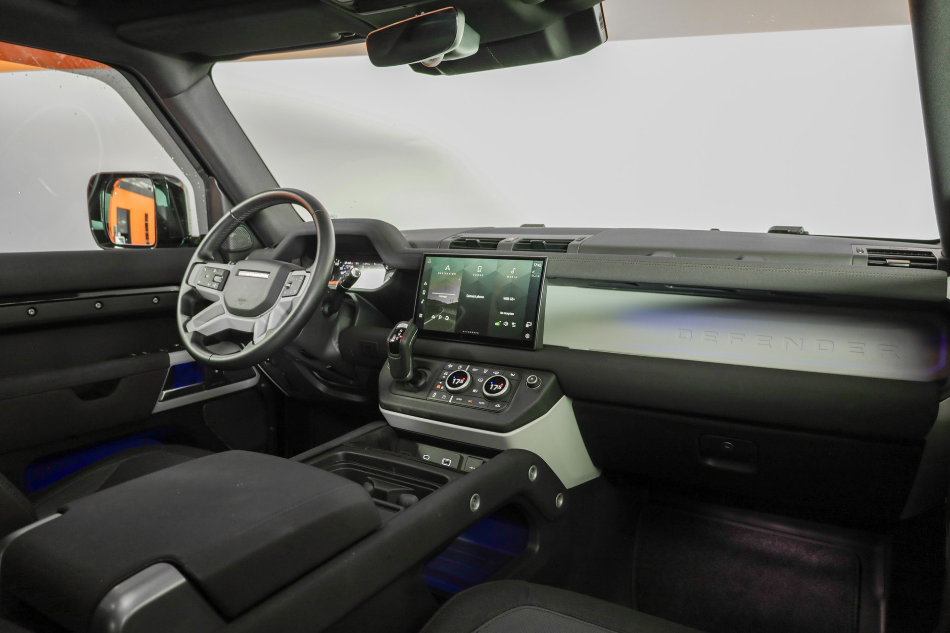 LAND ROVER Defender 110 3.0 D I6 250 X-Dynamic SE AWD AT8-image-2