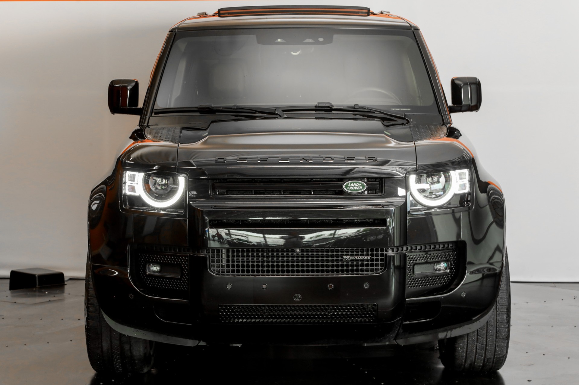 LAND ROVER Defender 110 3.0 D I6 250 X-Dynamic SE AWD AT8-image-1