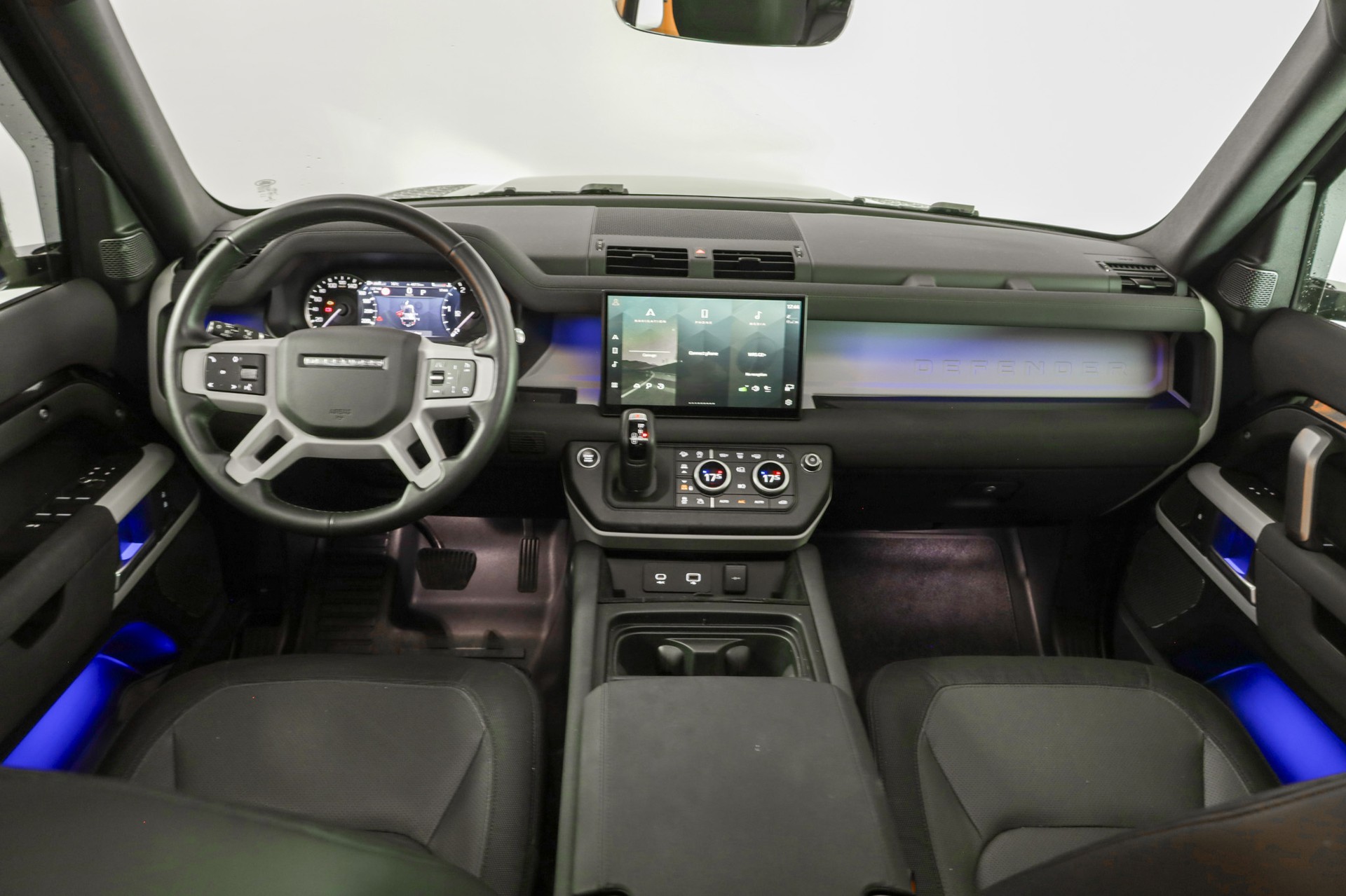 LAND ROVER Defender 110 3.0 D I6 250 X-Dynamic SE AWD AT8-image-8