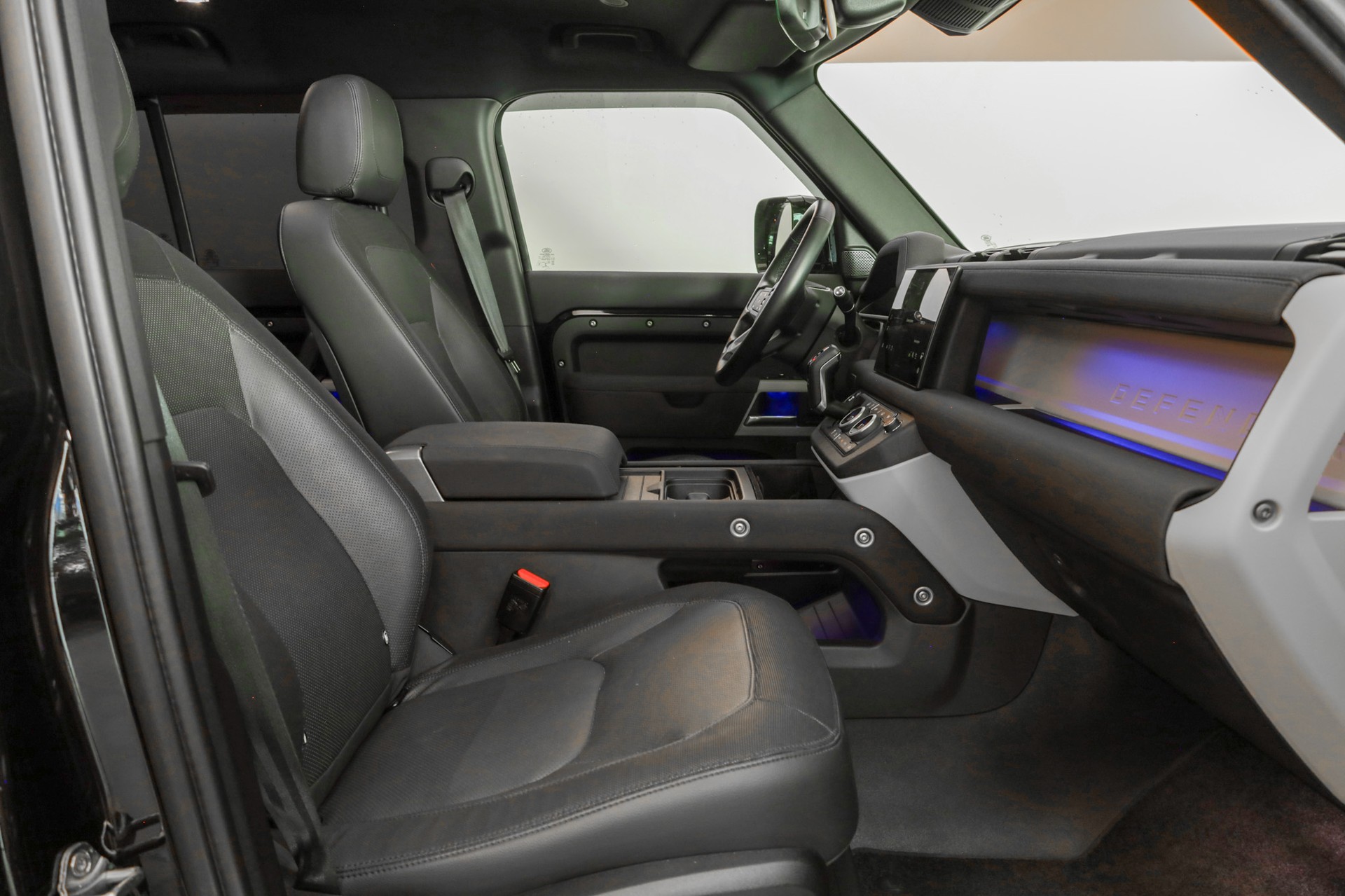 LAND ROVER Defender 110 3.0 D I6 250 X-Dynamic SE AWD AT8-image-11