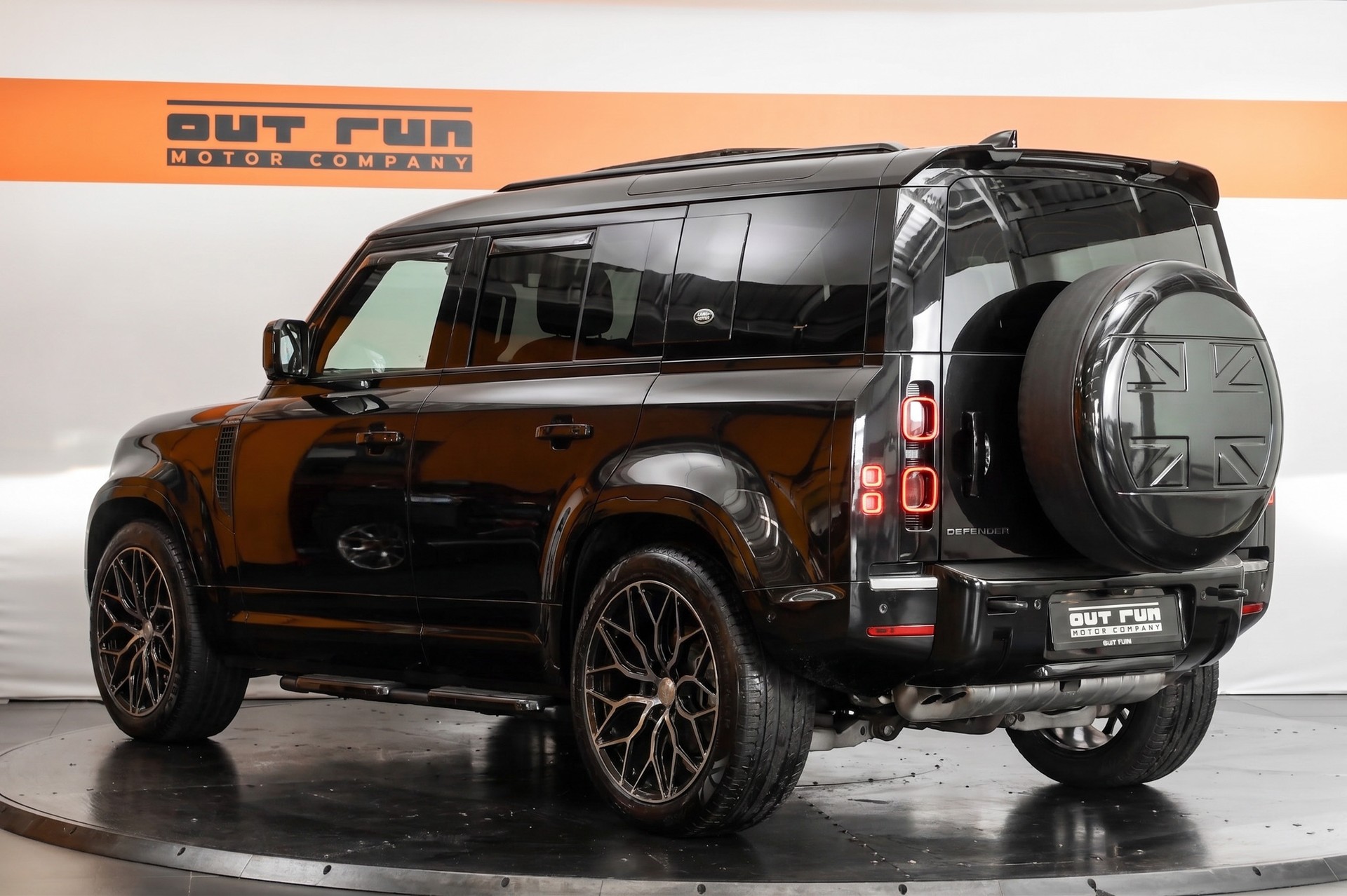 LAND ROVER Defender 110 3.0 D I6 250 X-Dynamic SE AWD AT8-image-3
