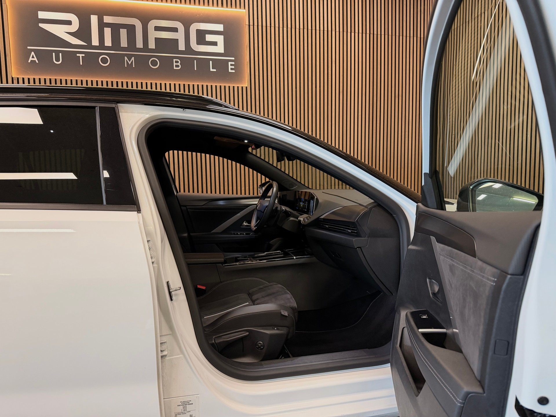 OPEL Astra Sports Tourer 1.6 PHEV Turbo GSe | CH-Fzg. | CarVertical-image-17