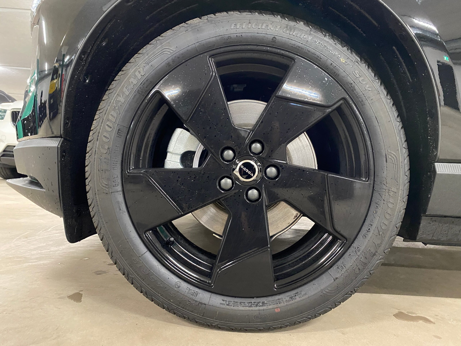 VOLVO EX 30 E60 Twin Ultra Performance Sw. Black Ed. AWD-image-13