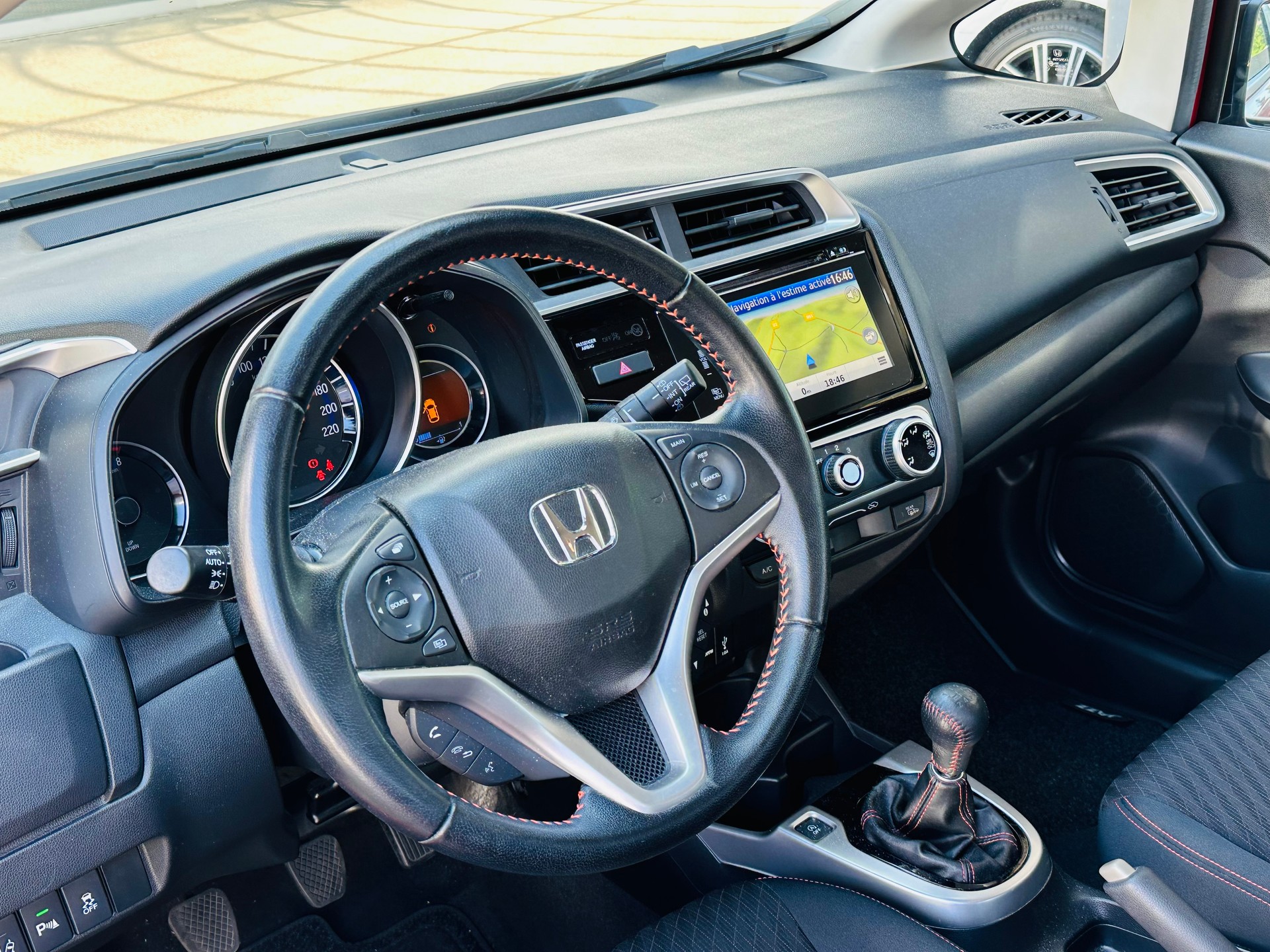 HONDA Jazz 1.5i-VTEC Dynamic-image-12