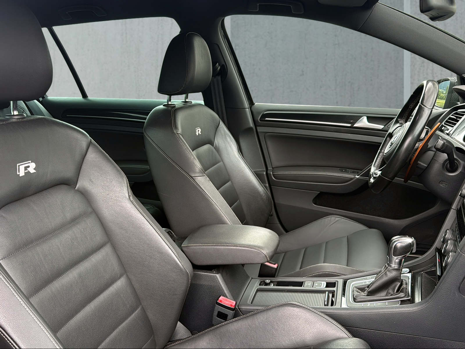 VW Golf Variant 2.0 TSI R 4 Motion DSG-image-5