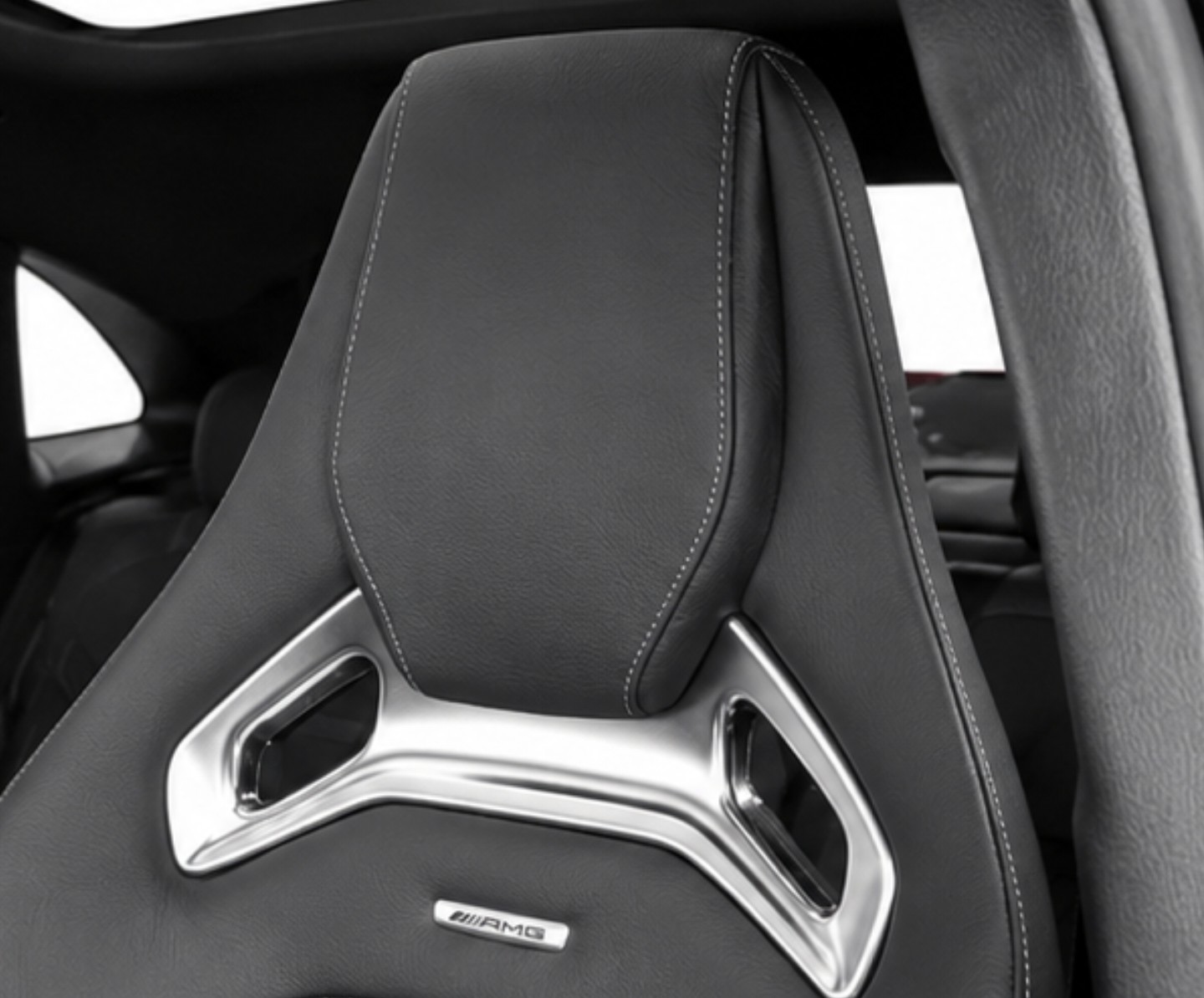 MERCEDES-BENZ GLA 45 S AMG 4matic+ Schalensitze CH Fahrzeug-image-27