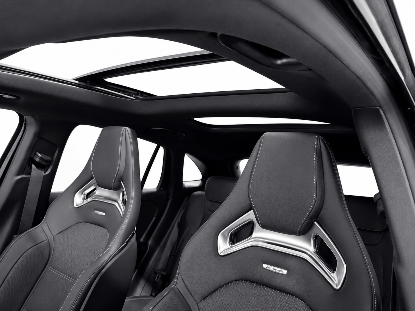 MERCEDES-BENZ GLA 45 S AMG 4matic+ Schalensitze CH Fahrzeug-image-11