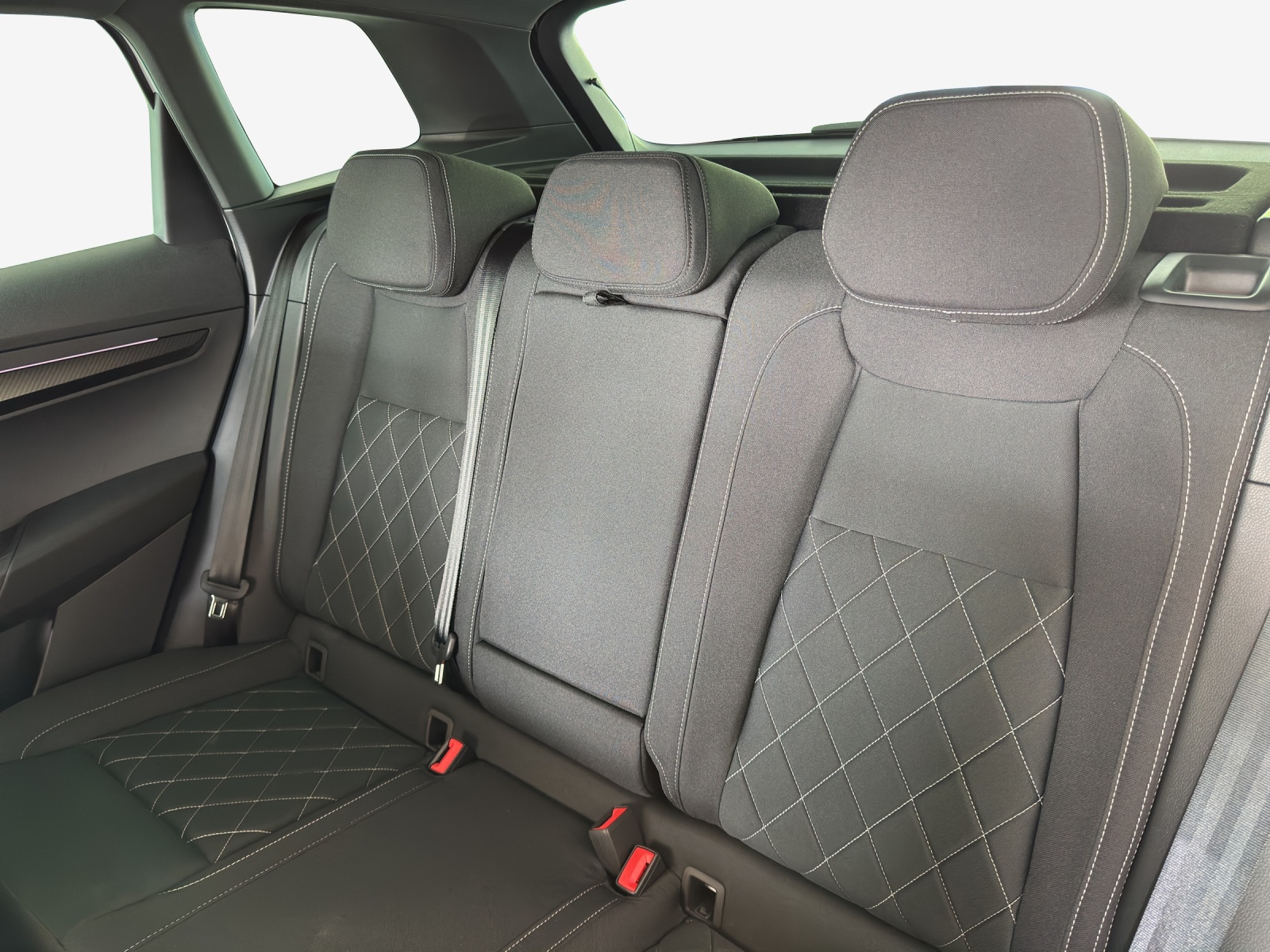 SKODA Karoq 2.0 TSI SportLine 4x4 DSG-image-11