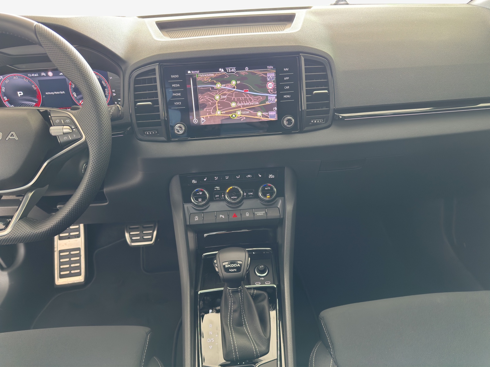 SKODA Karoq 2.0 TSI SportLine 4x4 DSG-image-10