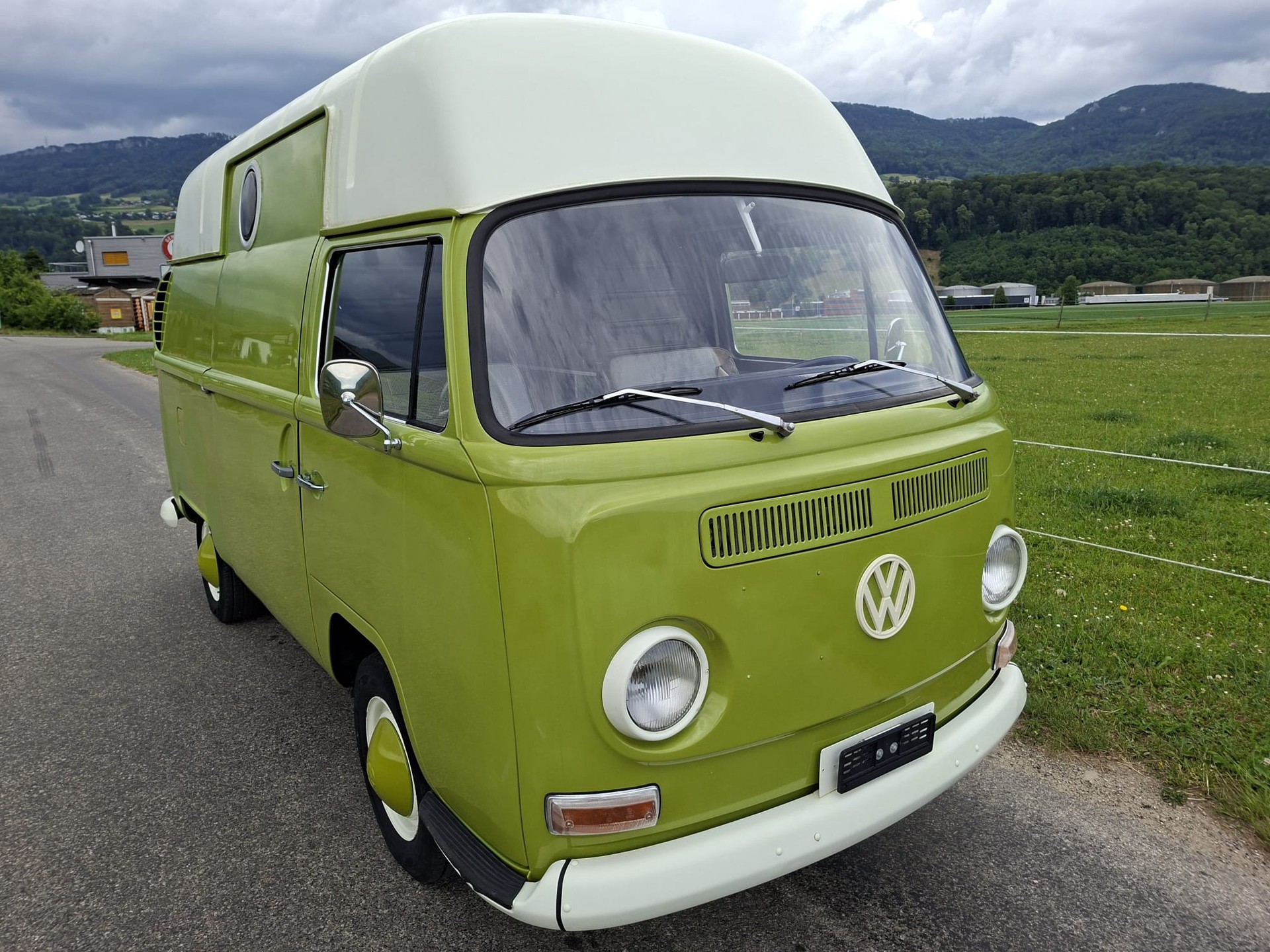 VW Typ 2 Bus-image-5