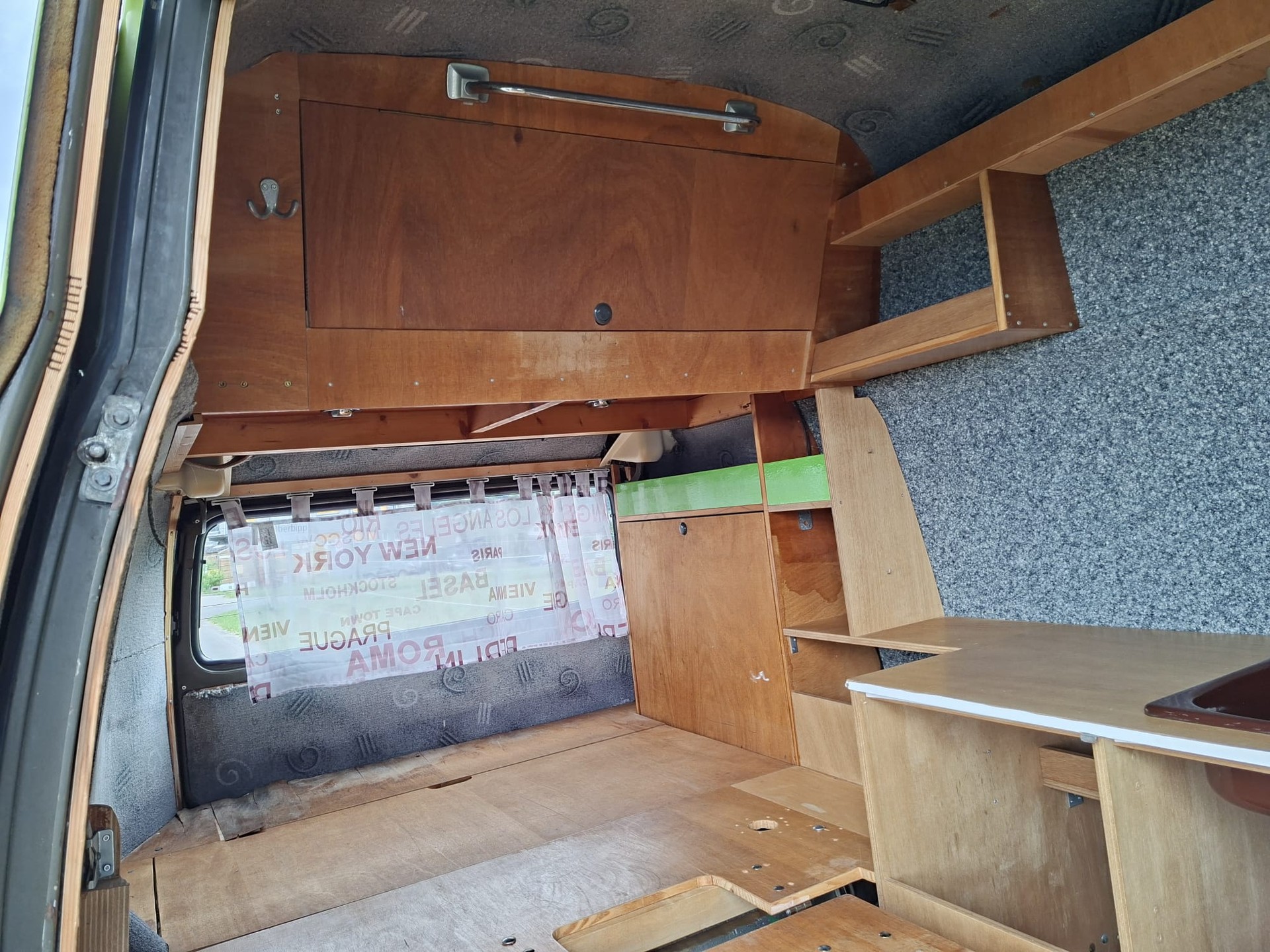 VW Typ 2 Bus-image-12
