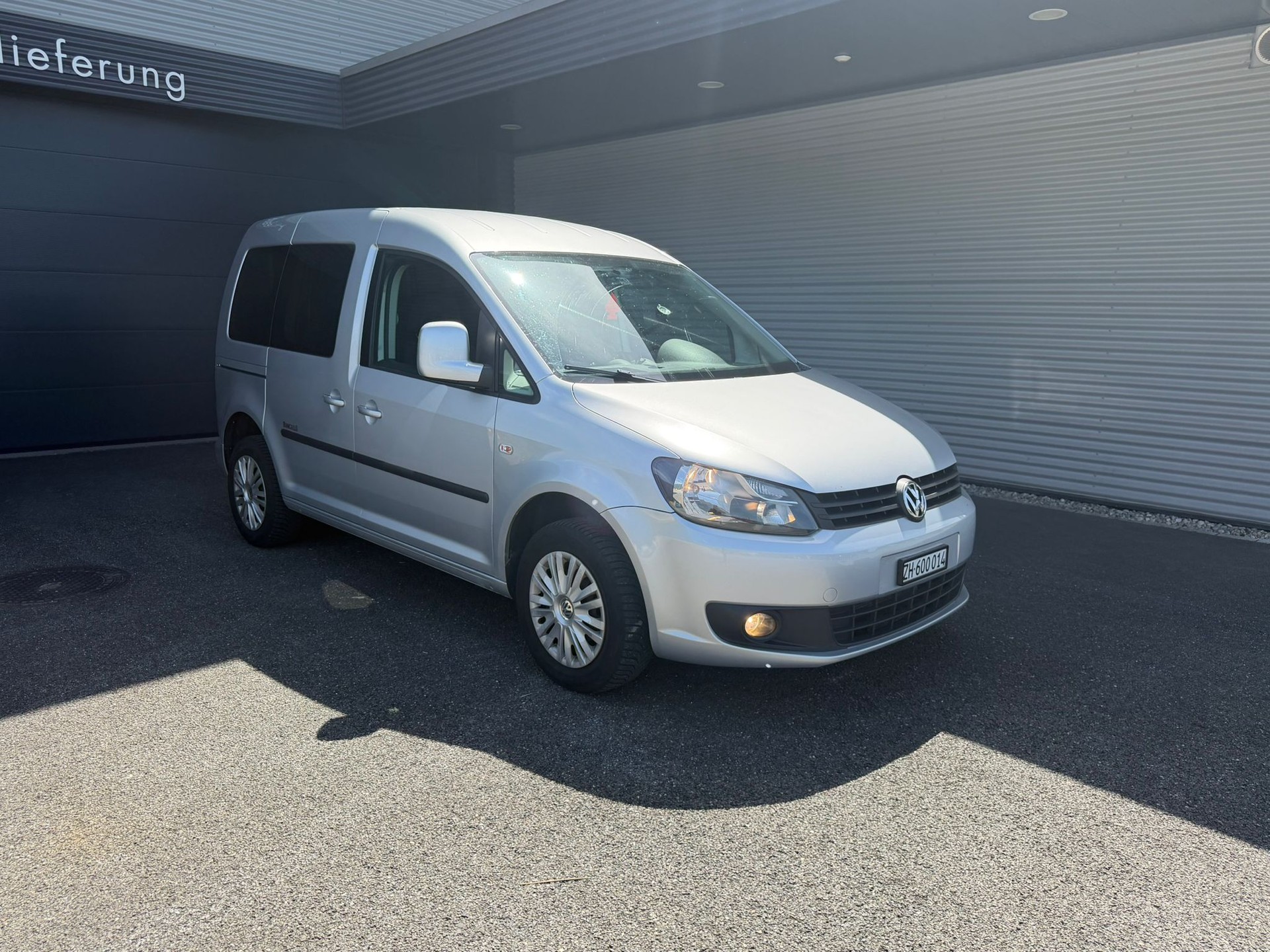 VW Caddy 1.6 TDI-image-1