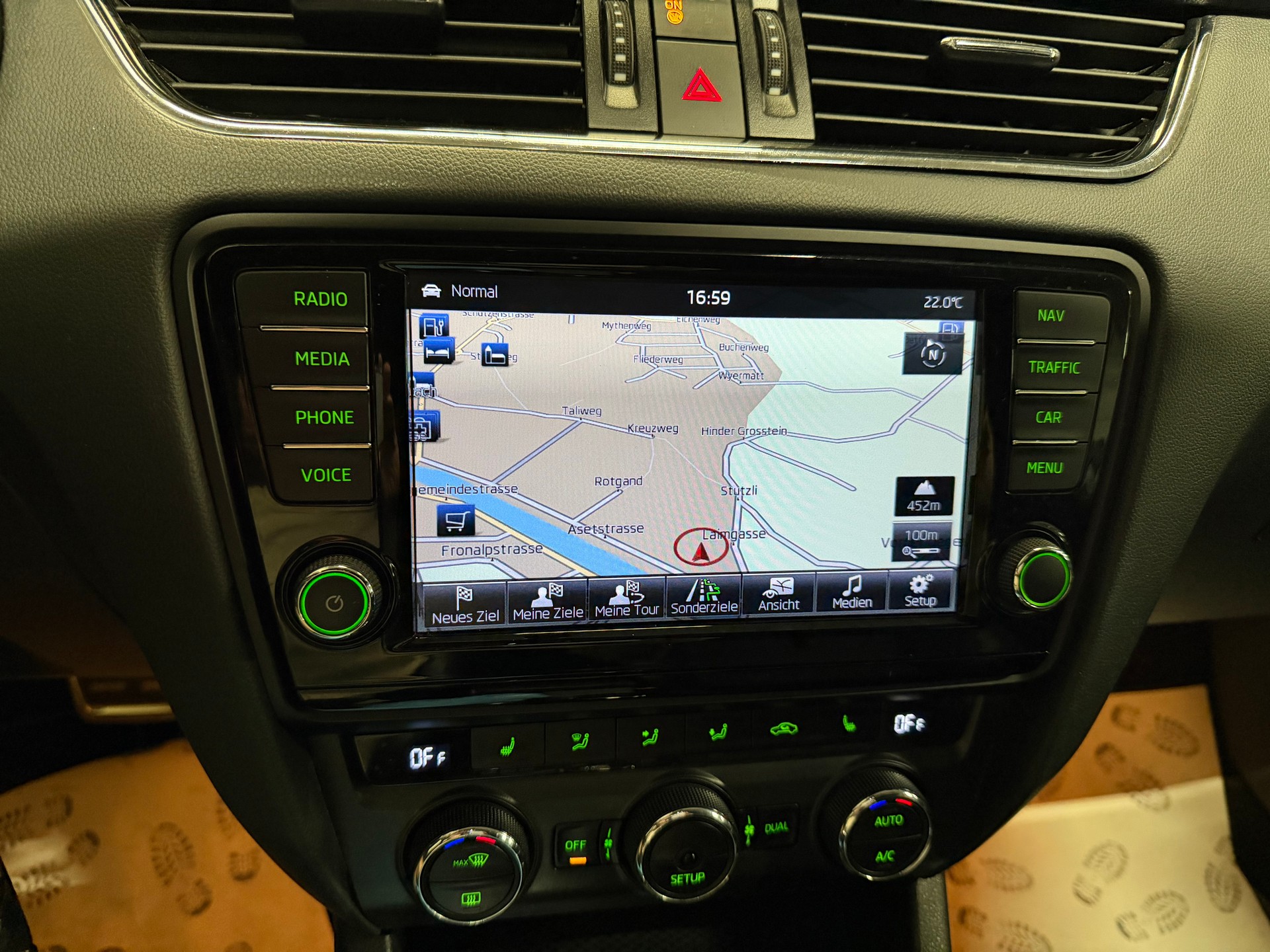 SKODA Octavia Combi 2.0 TSI RS DSG-image-14