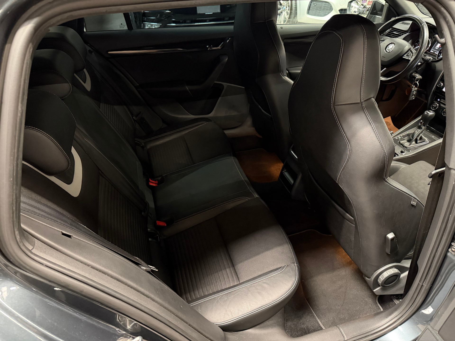 SKODA Octavia Combi 2.0 TSI RS DSG-image-11