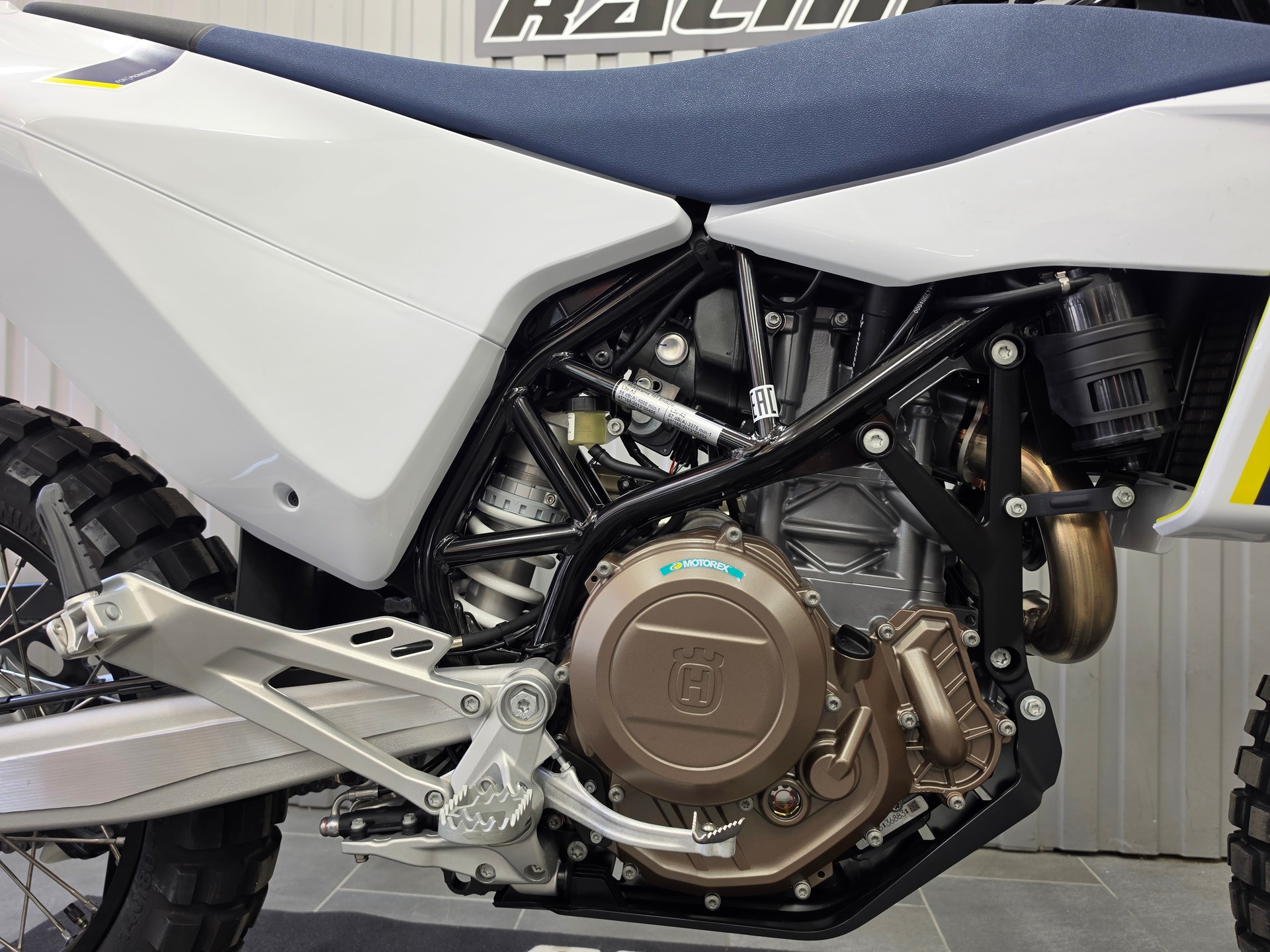 HUSQVARNA 701 Enduro (35kW)-showroom-element-3