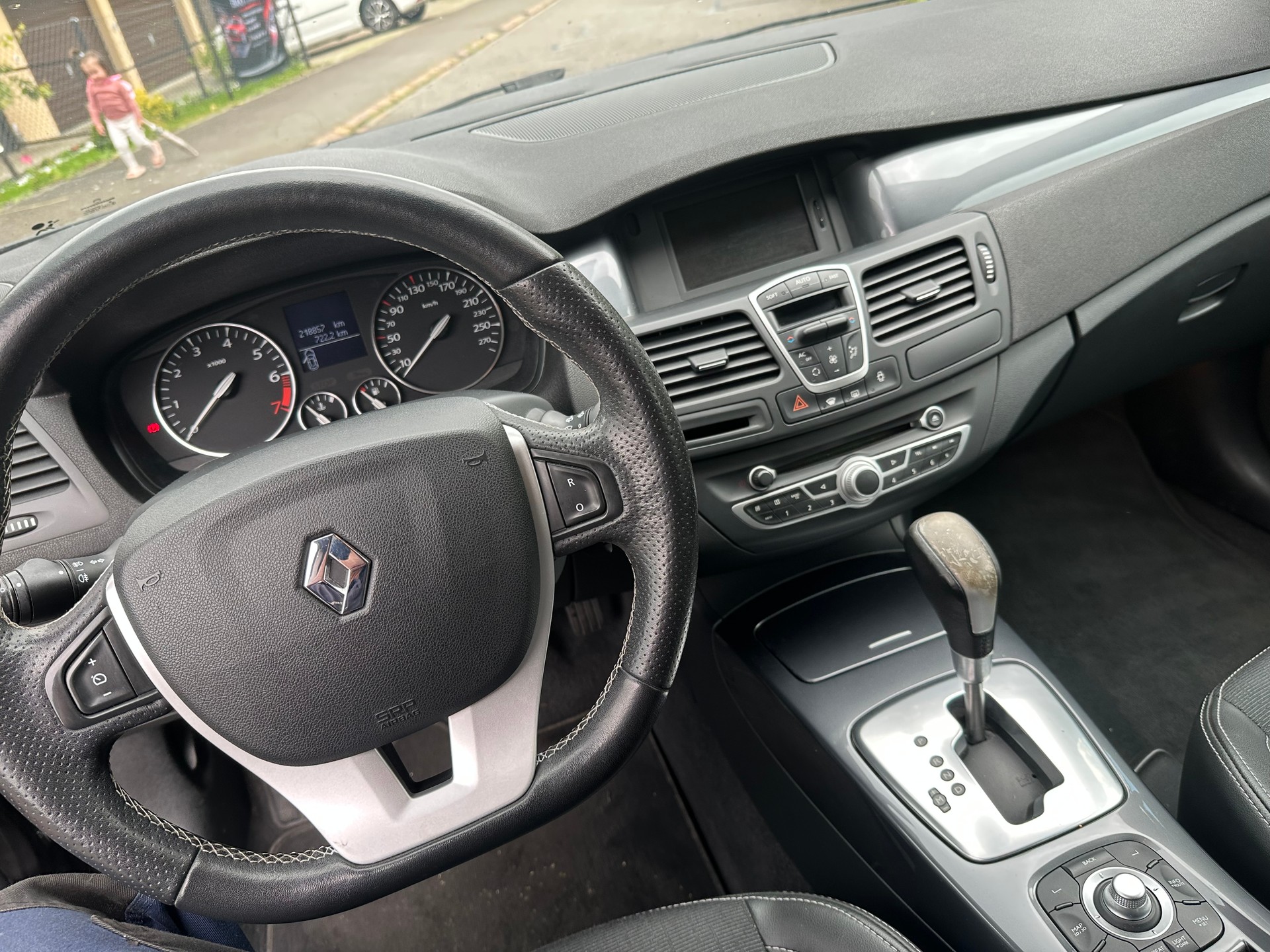 RENAULT Laguna Grandtour 2.0 16V T Initiale Automatic-image-11
