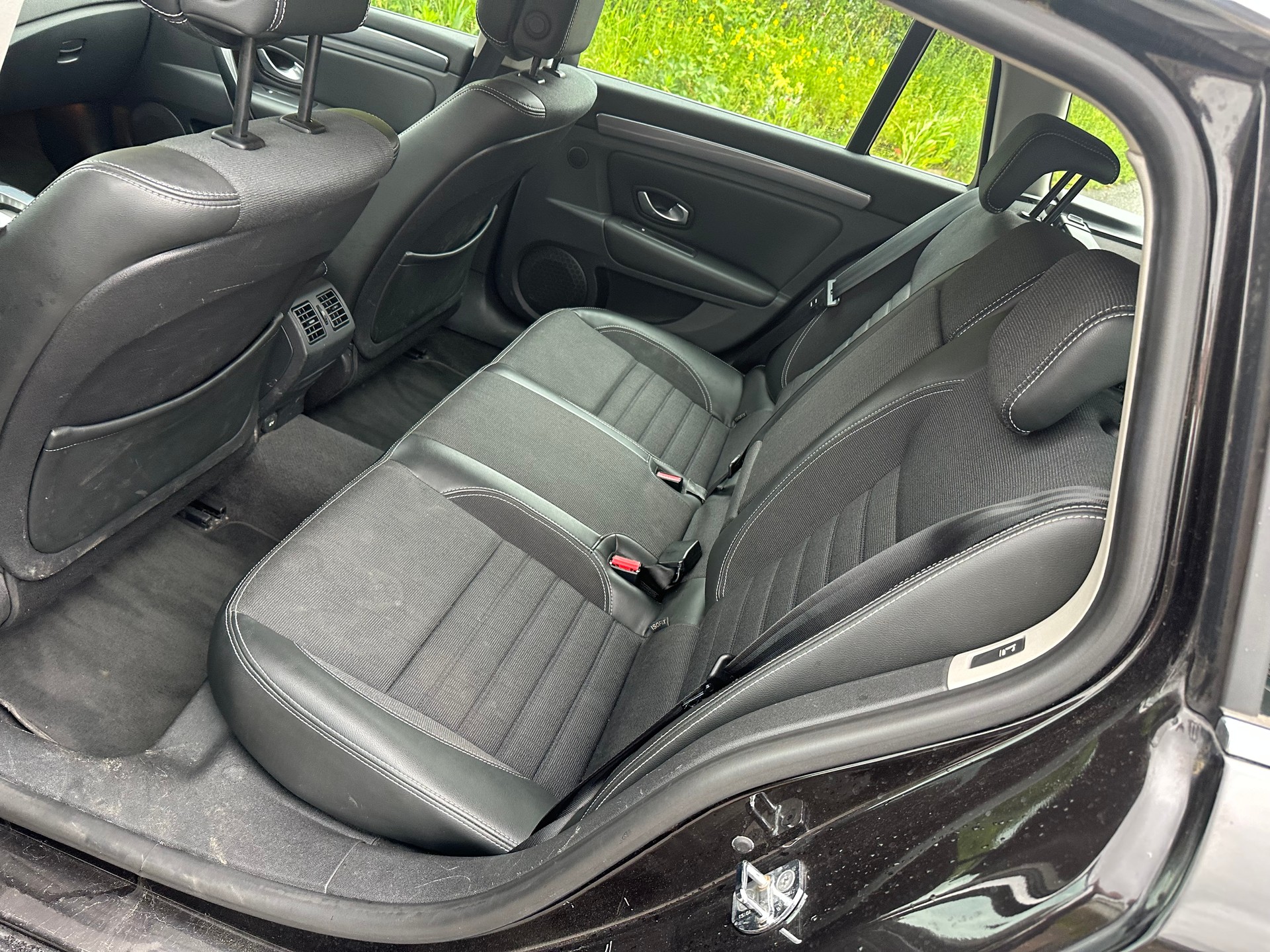 RENAULT Laguna Grandtour 2.0 16V T Initiale Automatic-image-9
