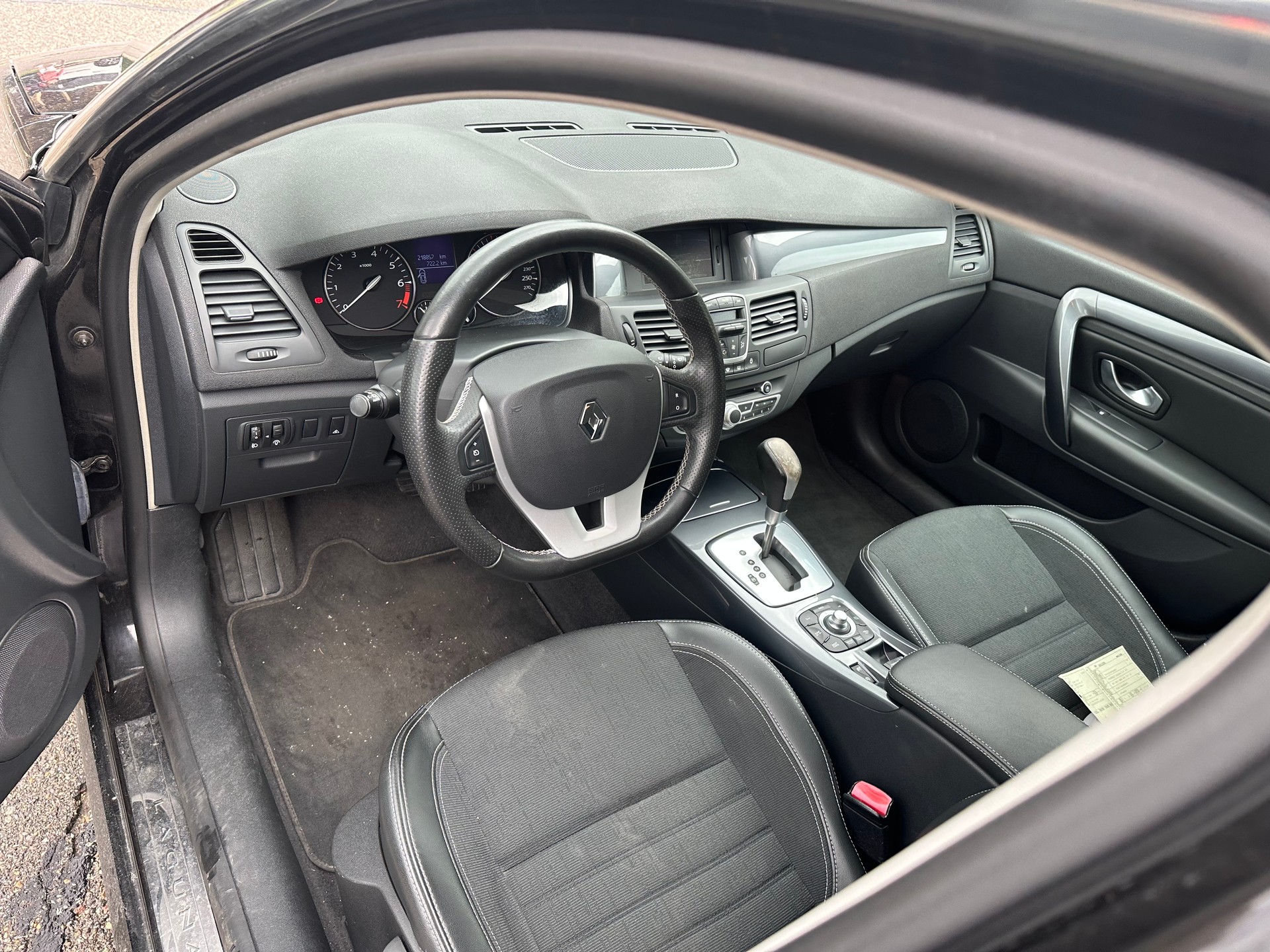 RENAULT Laguna Grandtour 2.0 16V T Initiale Automatic-image-10