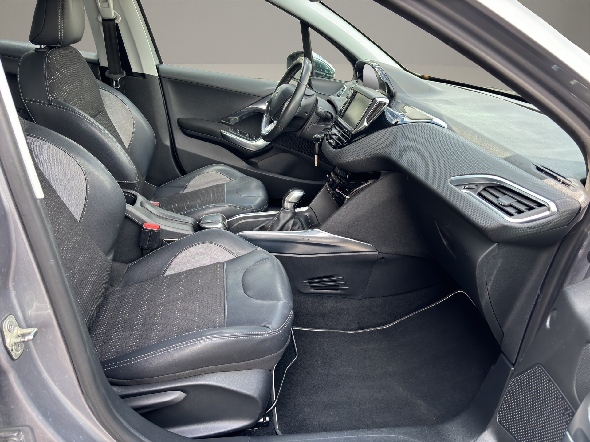 PEUGEOT 2008 1.6 VTI Allure-image-16