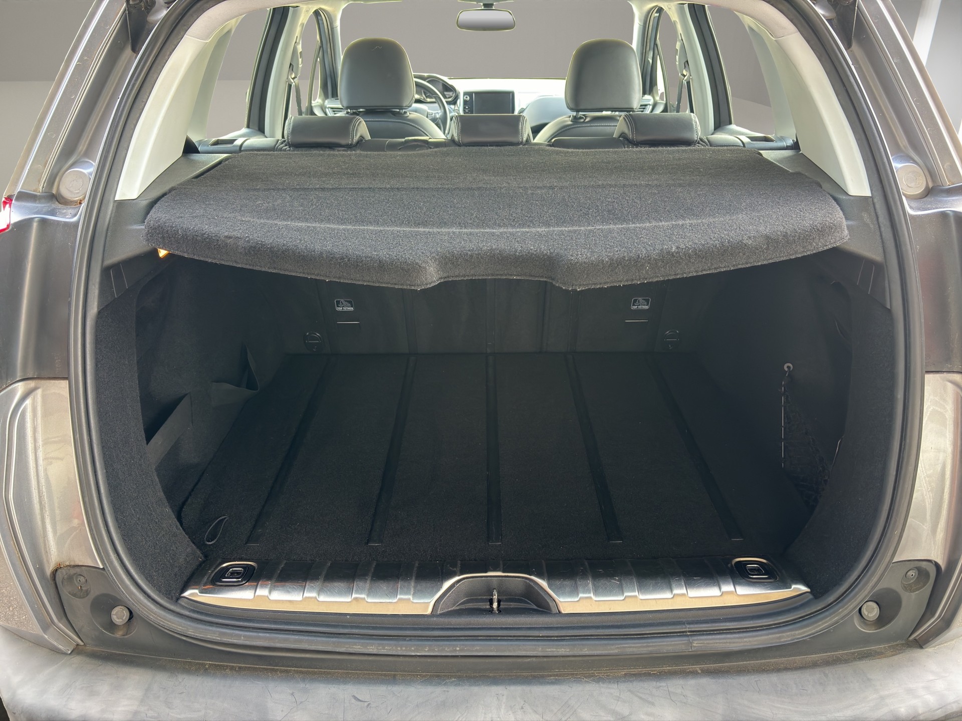 PEUGEOT 2008 1.6 VTI Allure-image-18