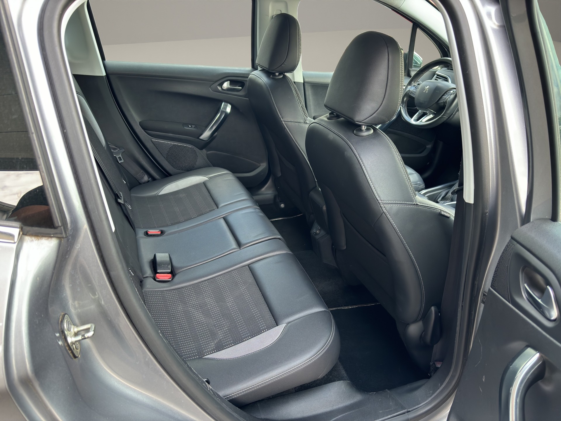 PEUGEOT 2008 1.6 VTI Allure-image-17